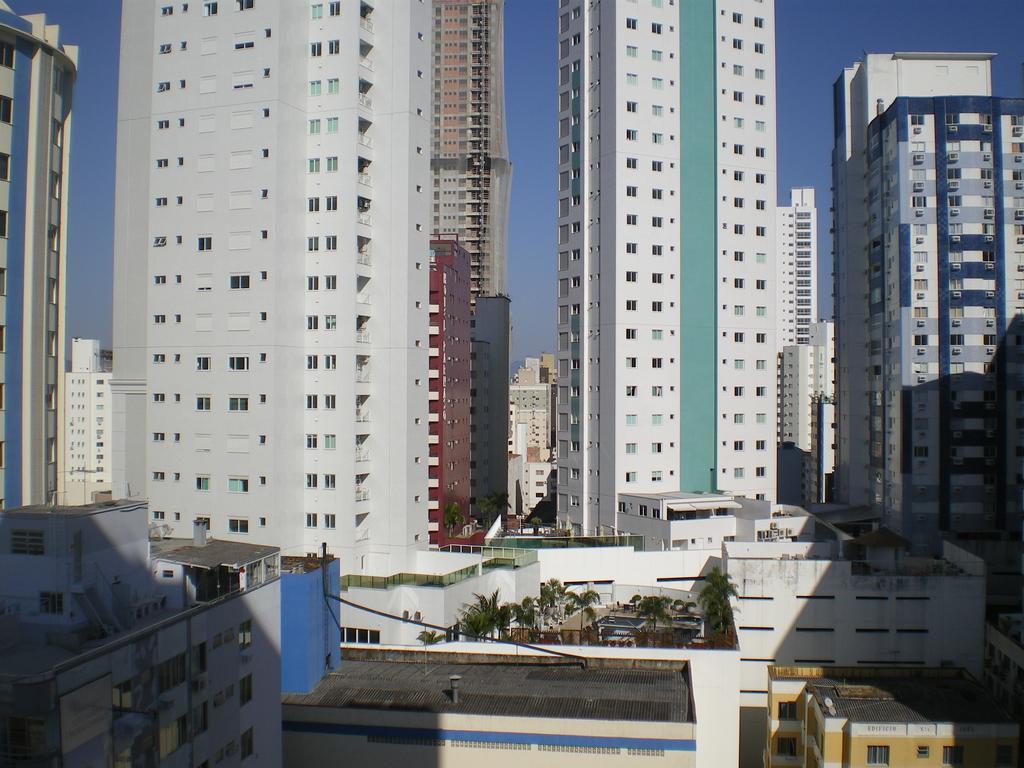 Apartamento Dante Tomio Balneário Camboriú Exteriör bild